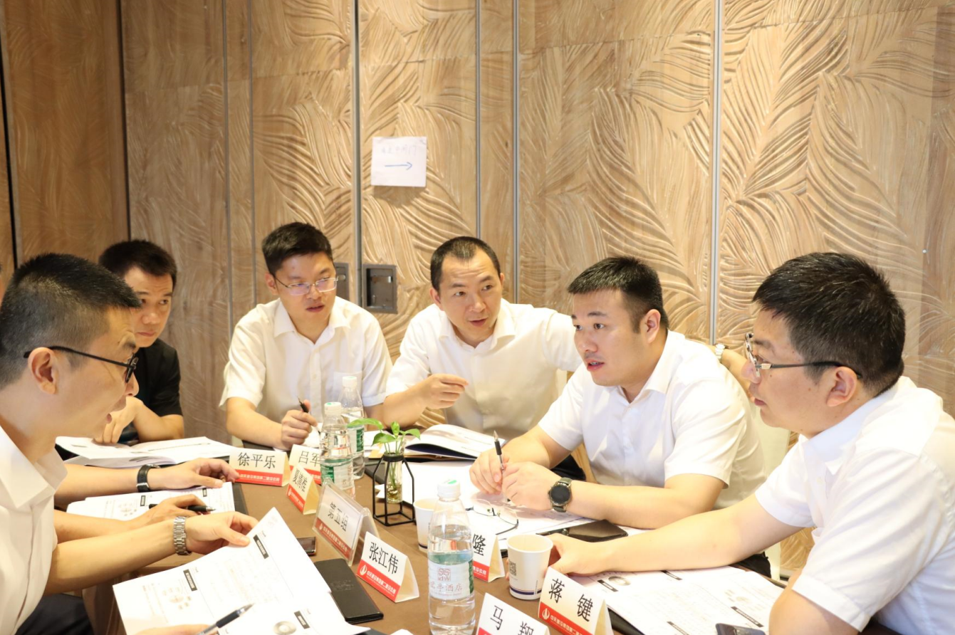 2021年6月25日-26日，人生就是博二建组织开展了2021年中高层主管执行力培训。本次培训特邀清华、北大、上海交大总裁班讲师，中国企业家协会特聘高级讲师许晋老师进行授课。