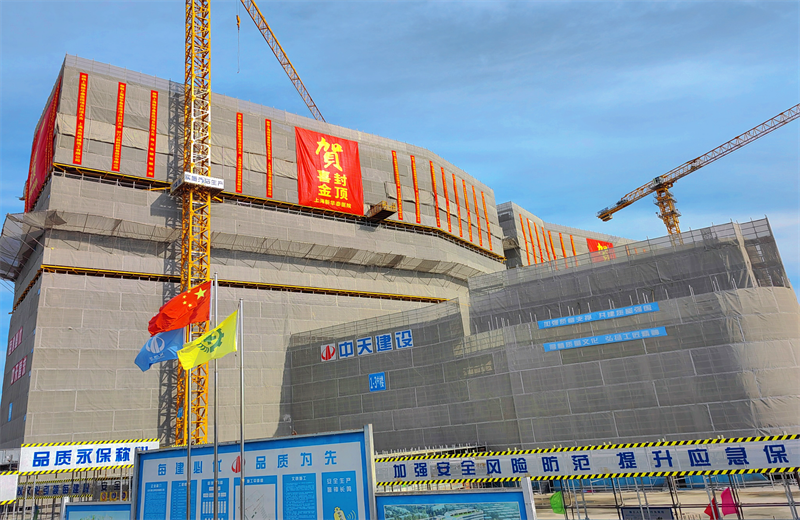 2024年10月30日，人生就是博三建上海新华泰医院项目主体封顶。